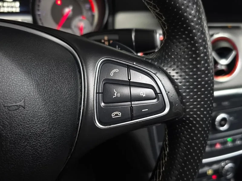 Mercedes-Benz GLA 200  D, снимка 15 - Автомобили и джипове - 55010120