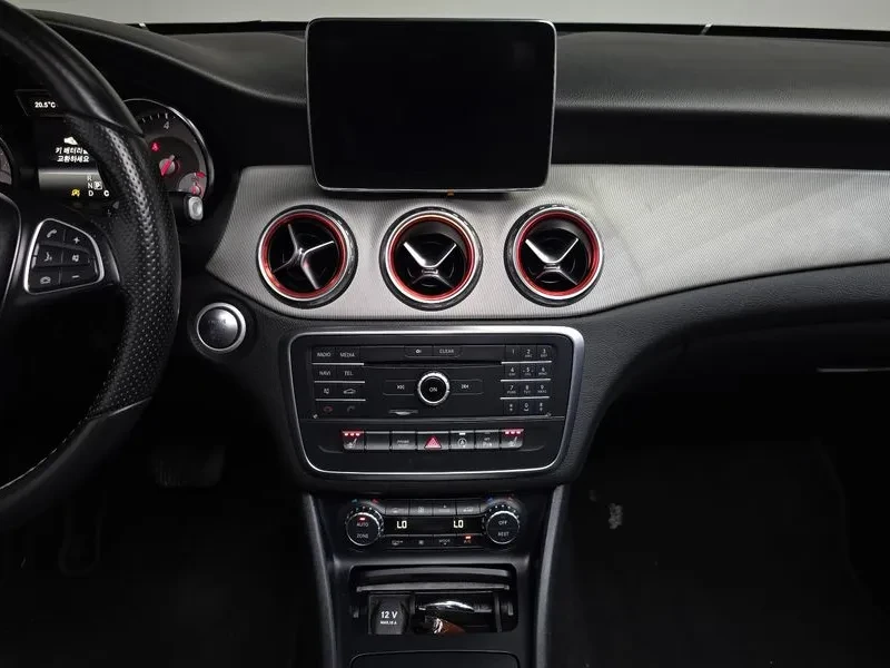 Mercedes-Benz GLA 200  D, снимка 14 - Автомобили и джипове - 55010120