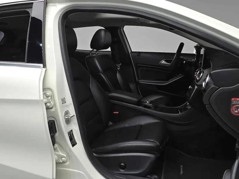 Mercedes-Benz GLA 200  D, снимка 11 - Автомобили и джипове - 55010120
