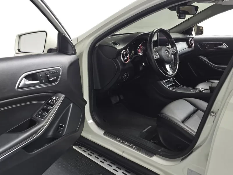 Mercedes-Benz GLA 200  D, снимка 10 - Автомобили и джипове - 55010120