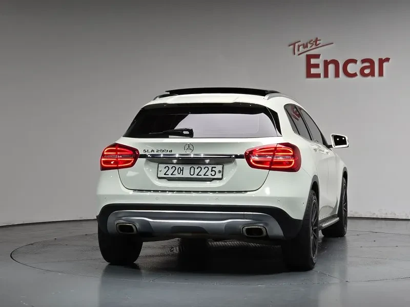 Mercedes-Benz GLA 200  D, снимка 4 - Автомобили и джипове - 55010120