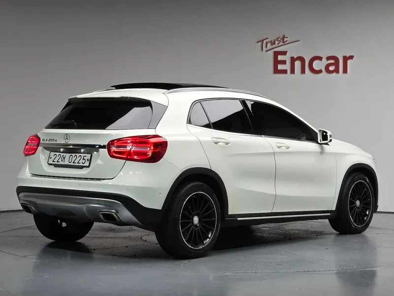 Mercedes-Benz GLA 200  D, снимка 2 - Автомобили и джипове - 55010120