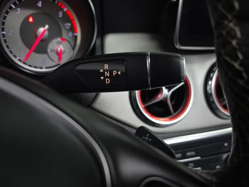 Mercedes-Benz GLA 200  D, снимка 9 - Автомобили и джипове - 55010120