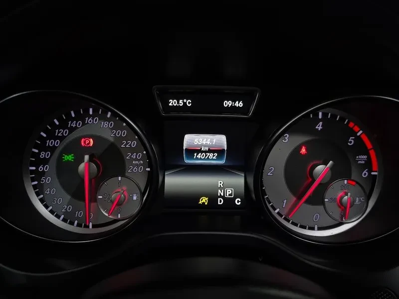 Mercedes-Benz GLA 200  D, снимка 8 - Автомобили и джипове - 55010120
