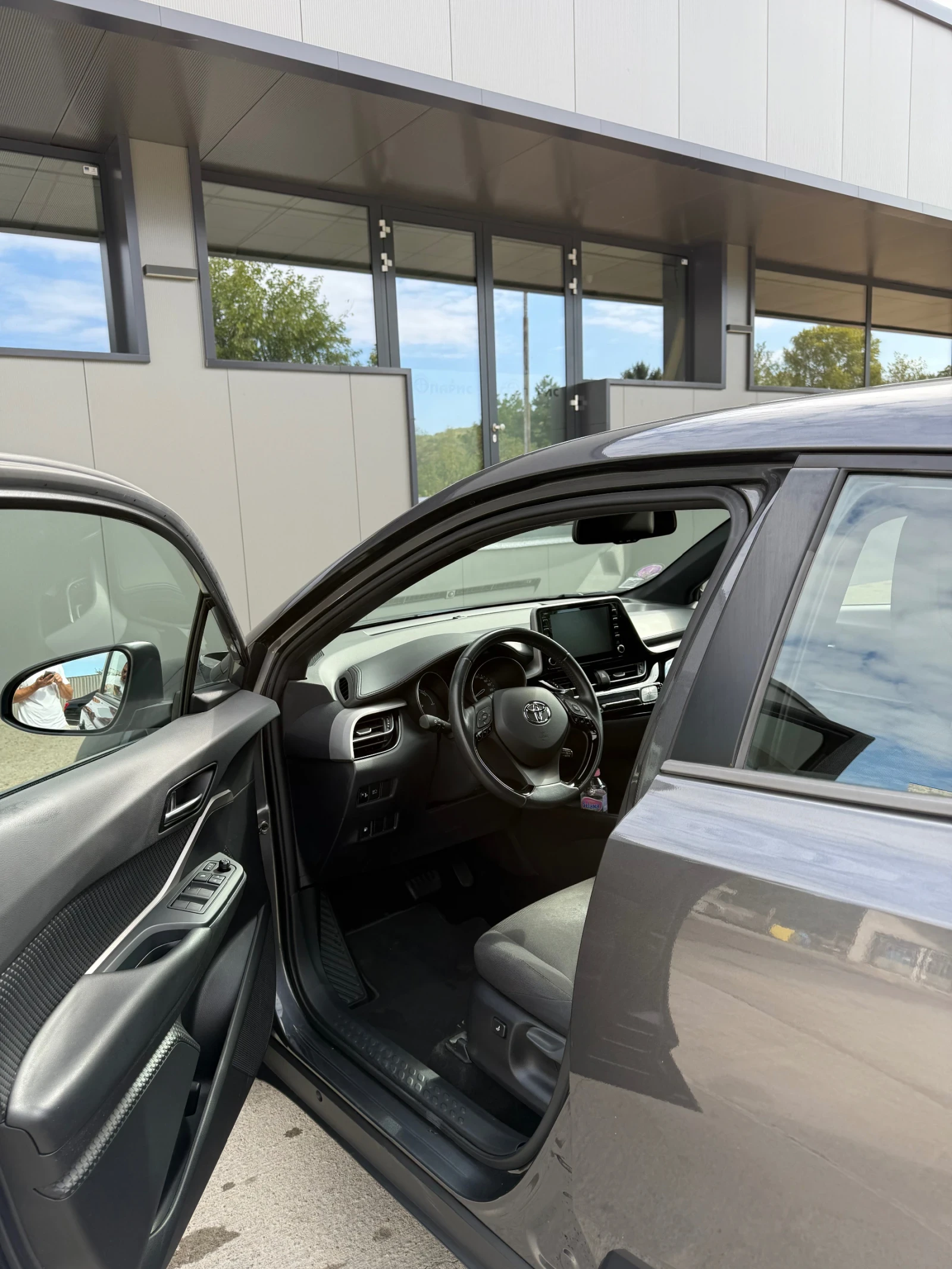 Toyota C-HR 1.8 Hybrid Гаранционна - изображение 7