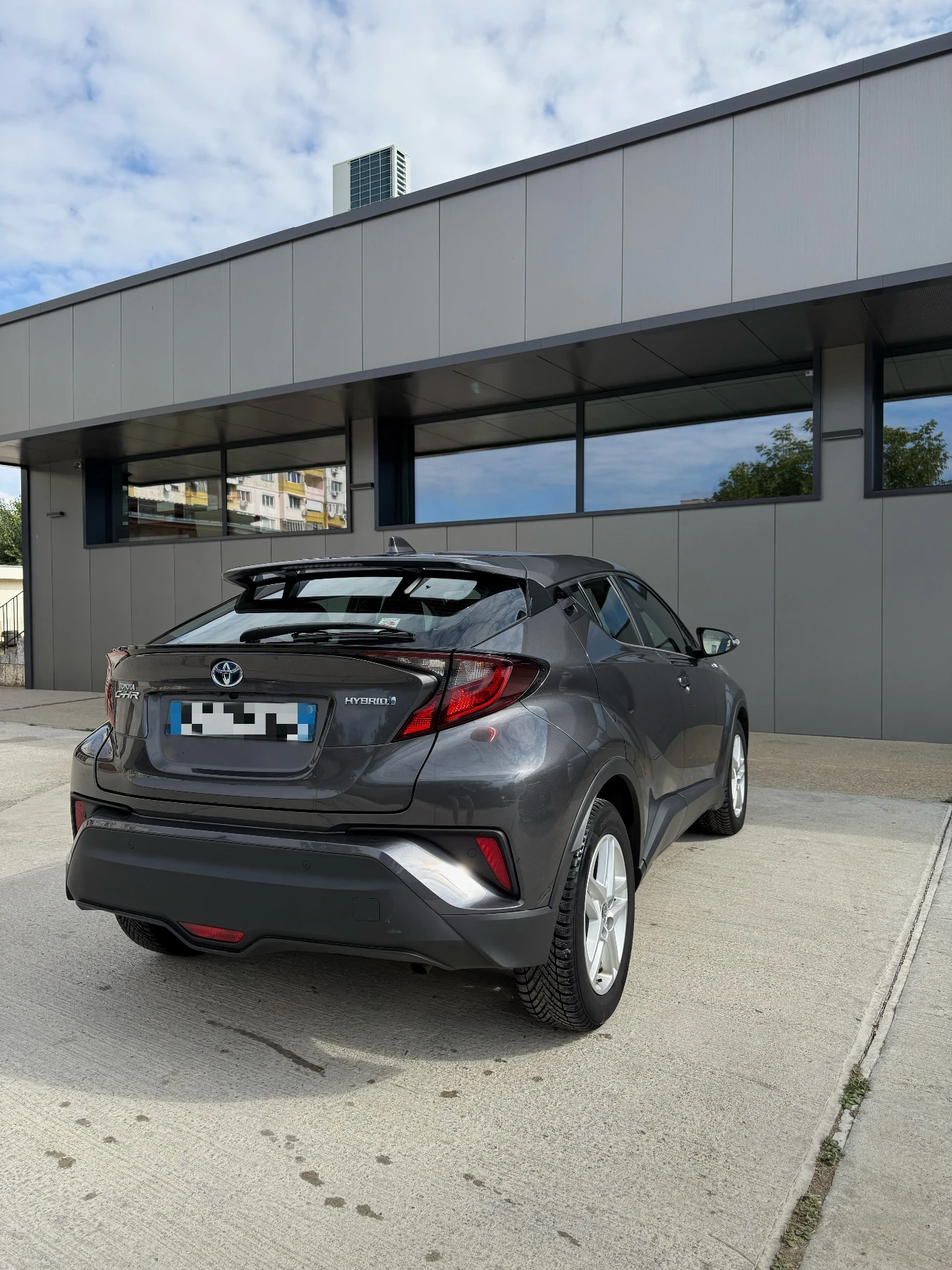 Toyota C-HR 1.8 Hybrid Гаранционна - изображение 4