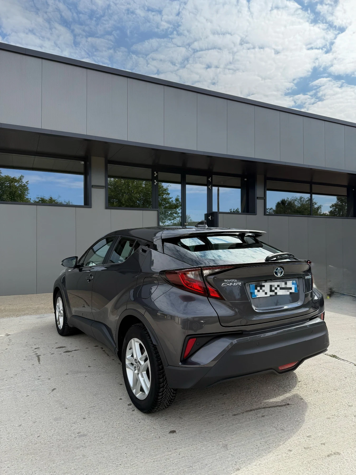 Toyota C-HR 1.8 Hybrid Гаранционна - изображение 5