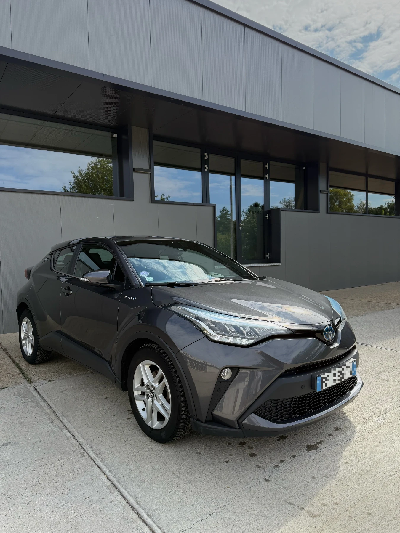 Toyota C-HR 1.8 Hybrid Гаранционна - изображение 3