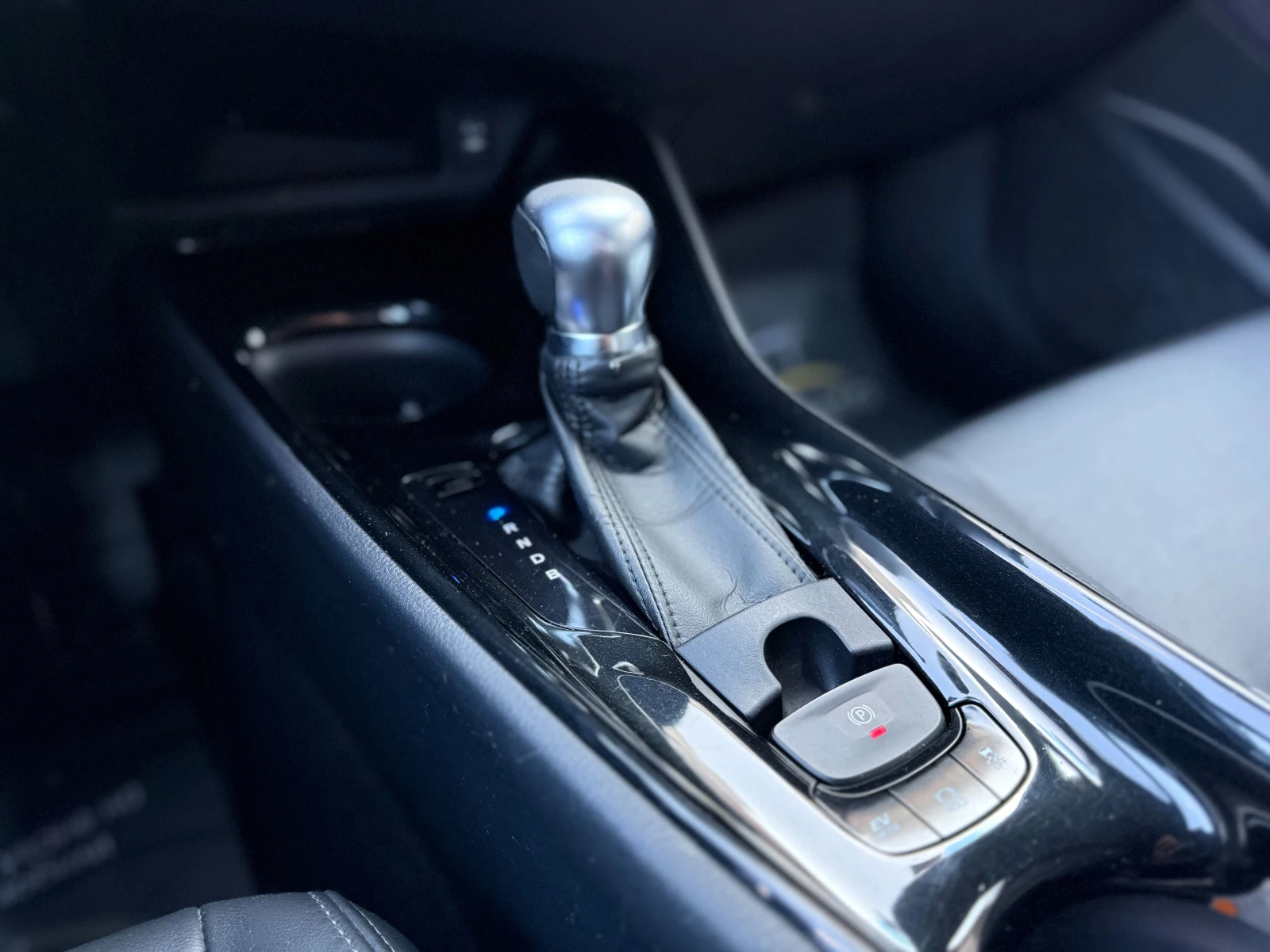 Toyota C-HR 6 МЕСЕЦА ГАРАНЦИЯ/1.8Hybrid 122к.с. Всички Екстри, снимка 11 - Автомобили и джипове - 53747557