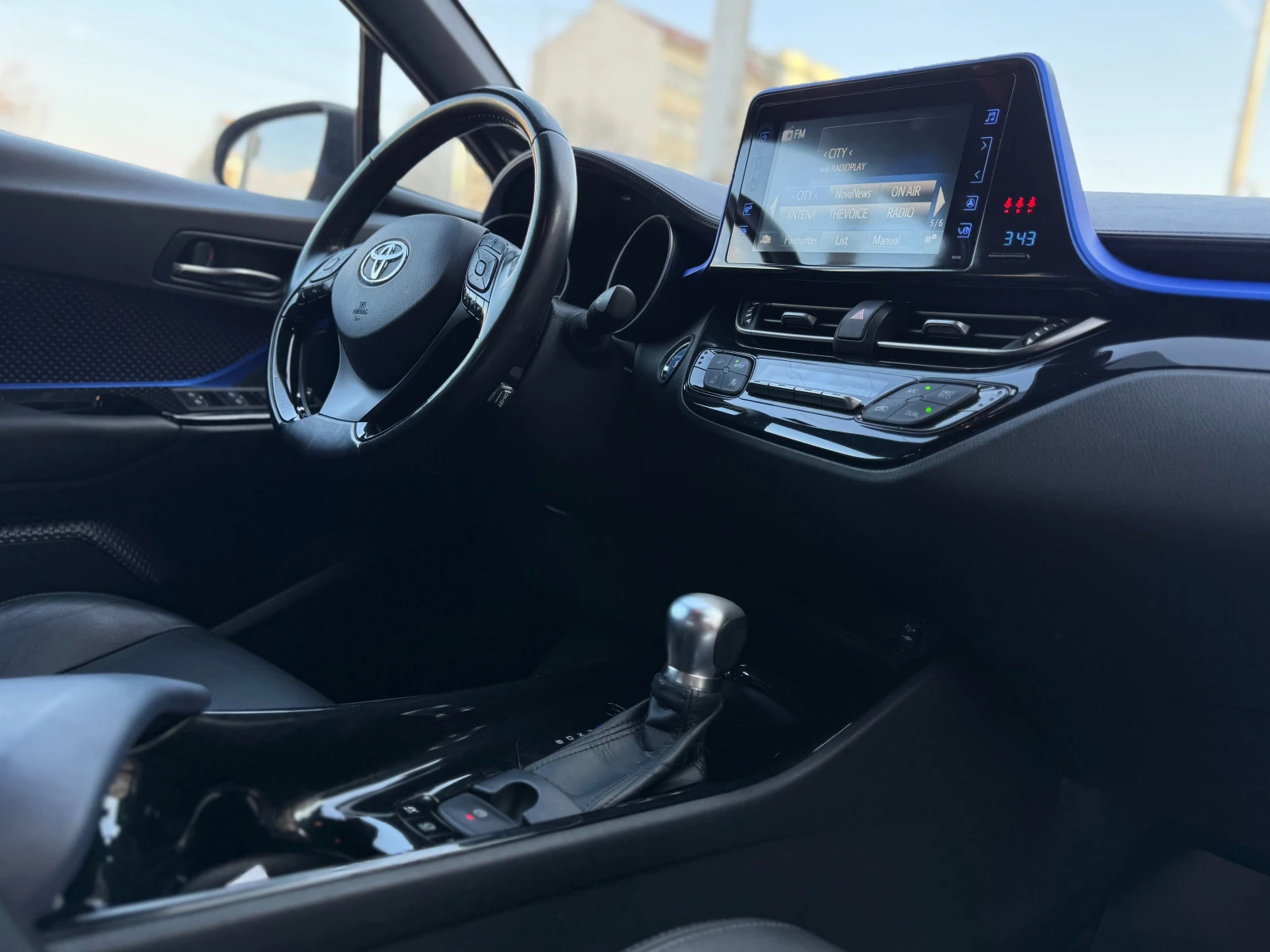 Toyota C-HR 6 МЕСЕЦА ГАРАНЦИЯ/1.8Hybrid 122к.с. Всички Екстри, снимка 10 - Автомобили и джипове - 53747557