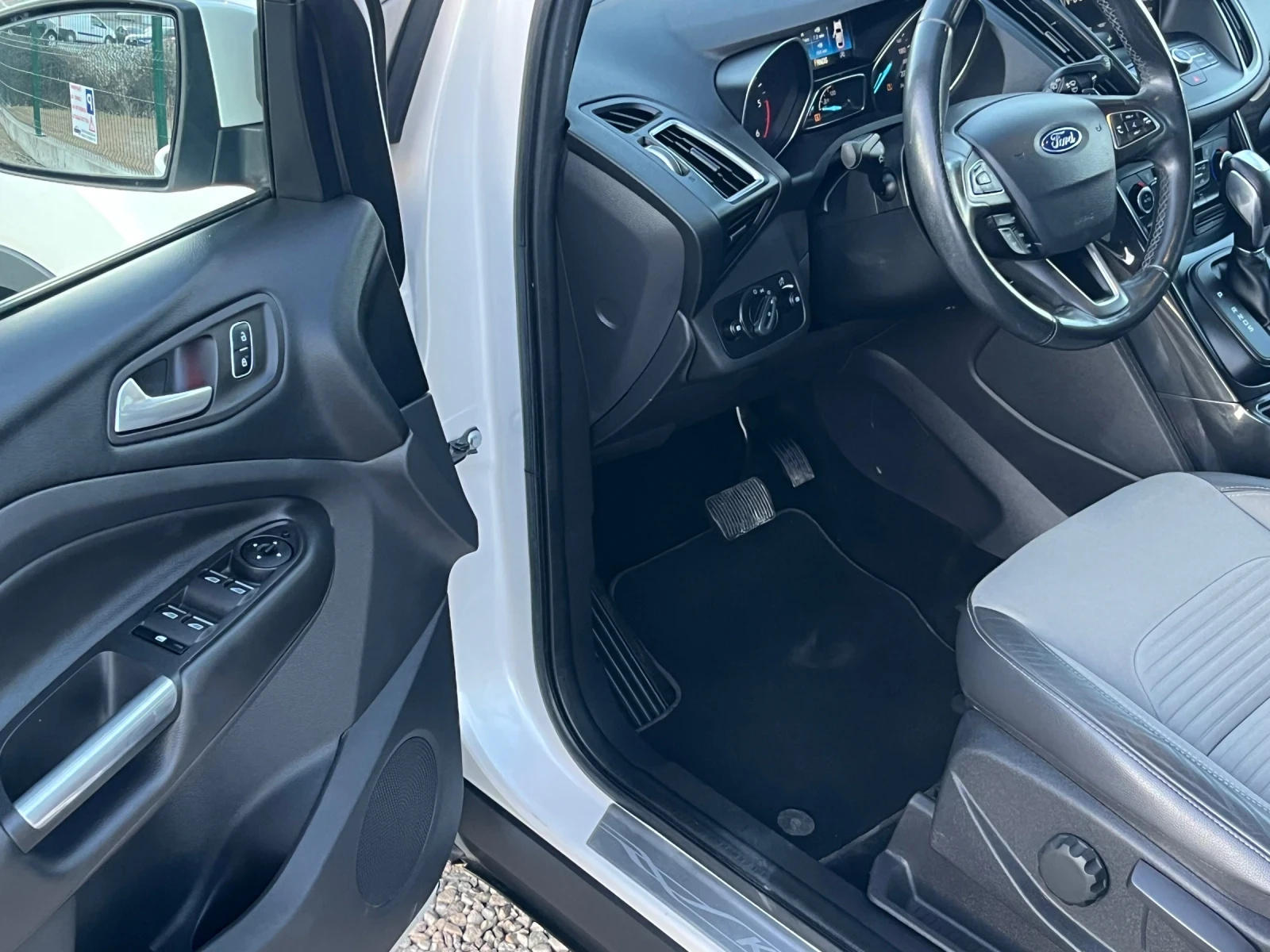 Ford Kuga 2.0CDTI.AWD.Automatic.Собствен лизинг!!!, снимка 9 - Автомобили и джипове - 53803799