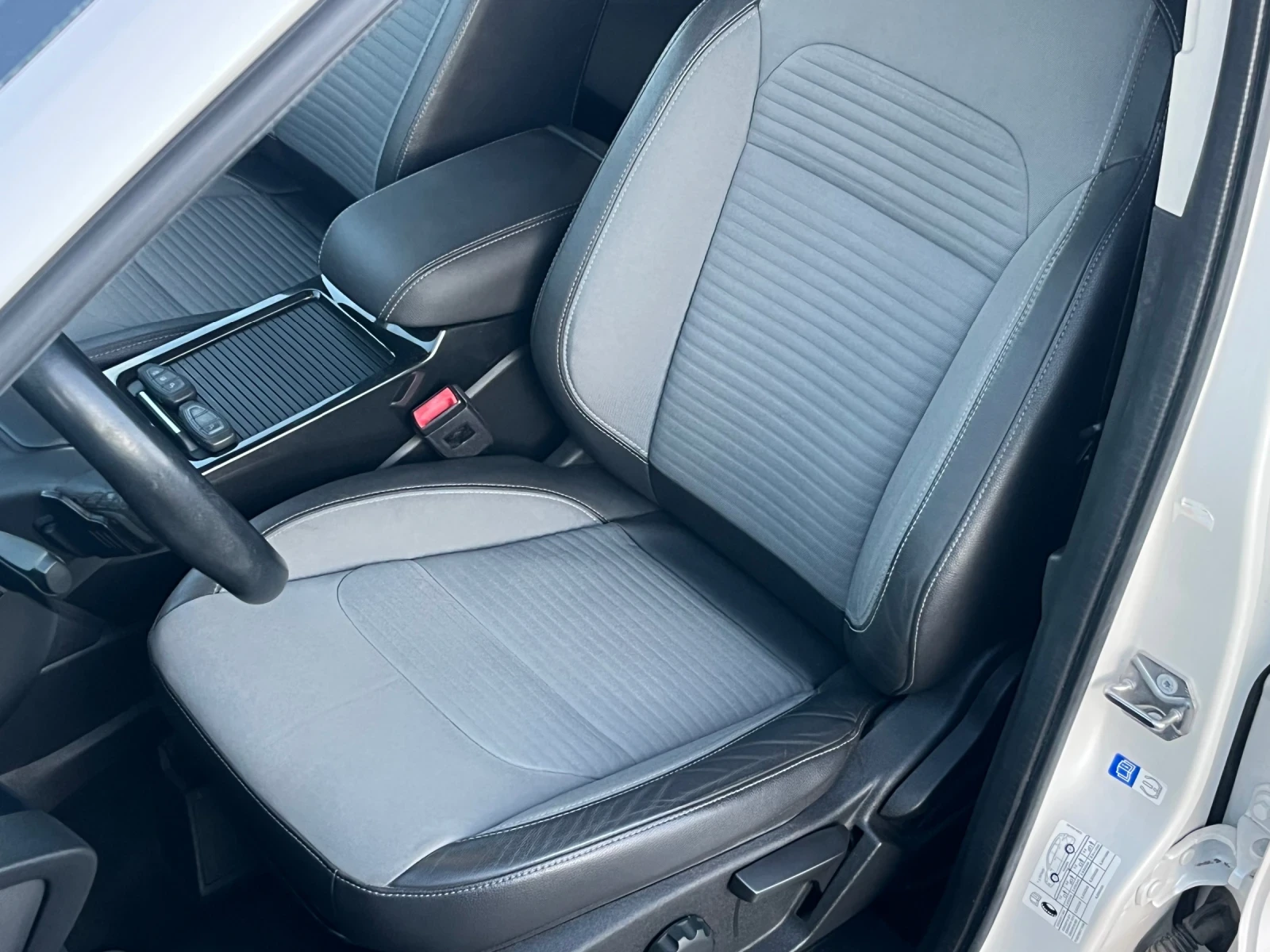 Ford Kuga 2.0CDTI.AWD.Automatic.Собствен лизинг!!!, снимка 10 - Автомобили и джипове - 53803799