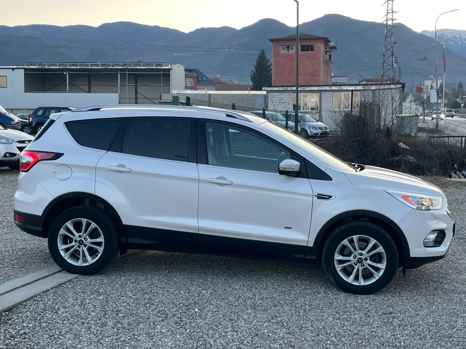 Ford Kuga 2.0CDTI.AWD.Automatic.Собствен лизинг!!!, снимка 8 - Автомобили и джипове - 53803799