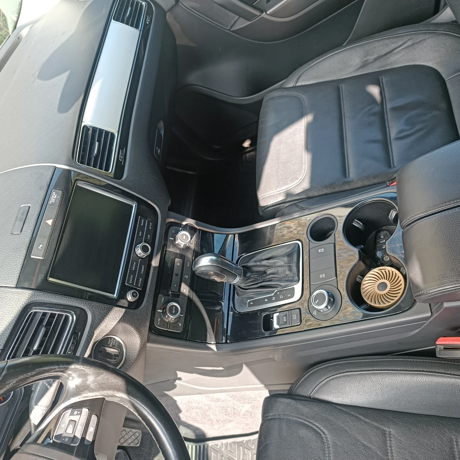 VW Touareg, снимка 7 - Автомобили и джипове - 54489707