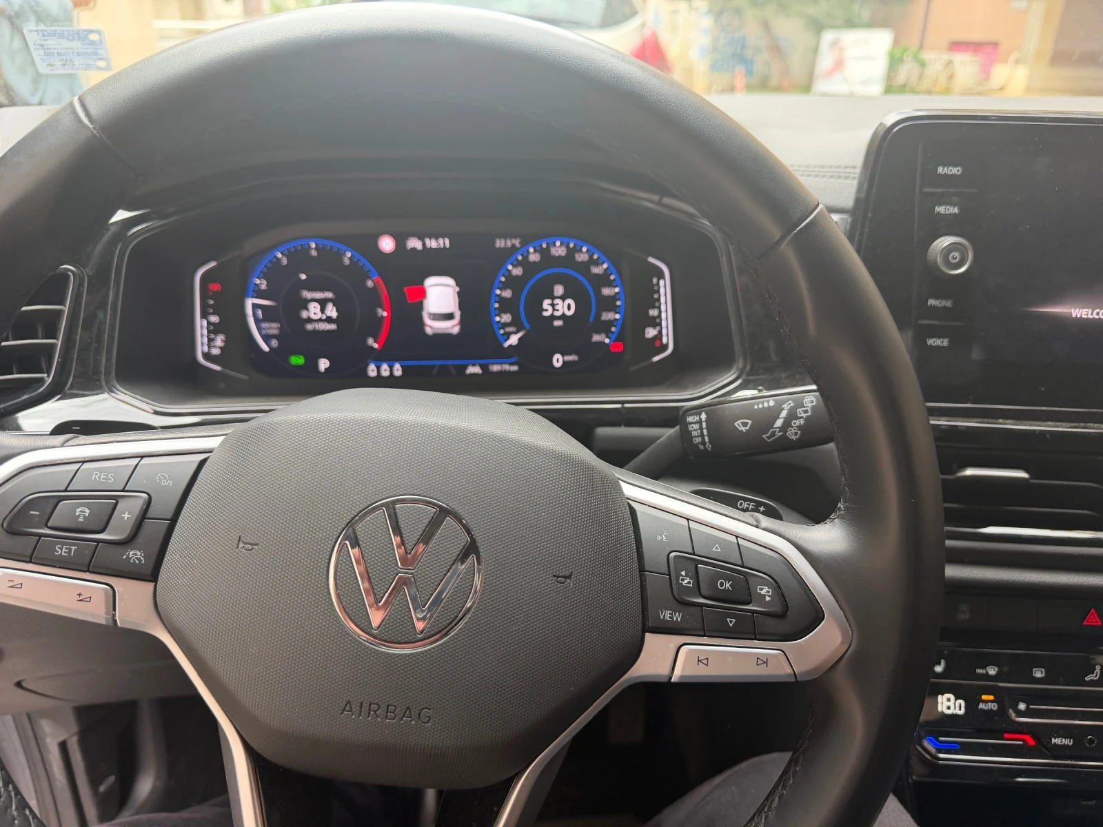 VW T-Roc, снимка 2 - Автомобили и джипове - 54632300