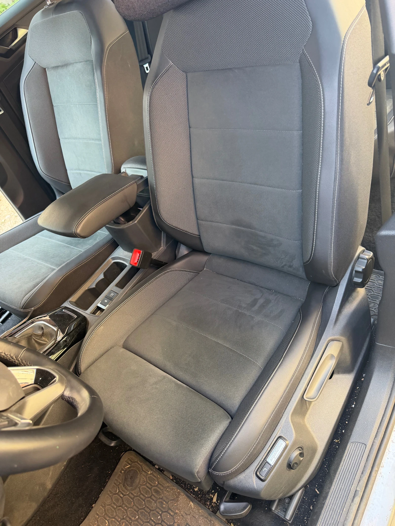 VW T-Roc, снимка 10 - Автомобили и джипове - 54632300