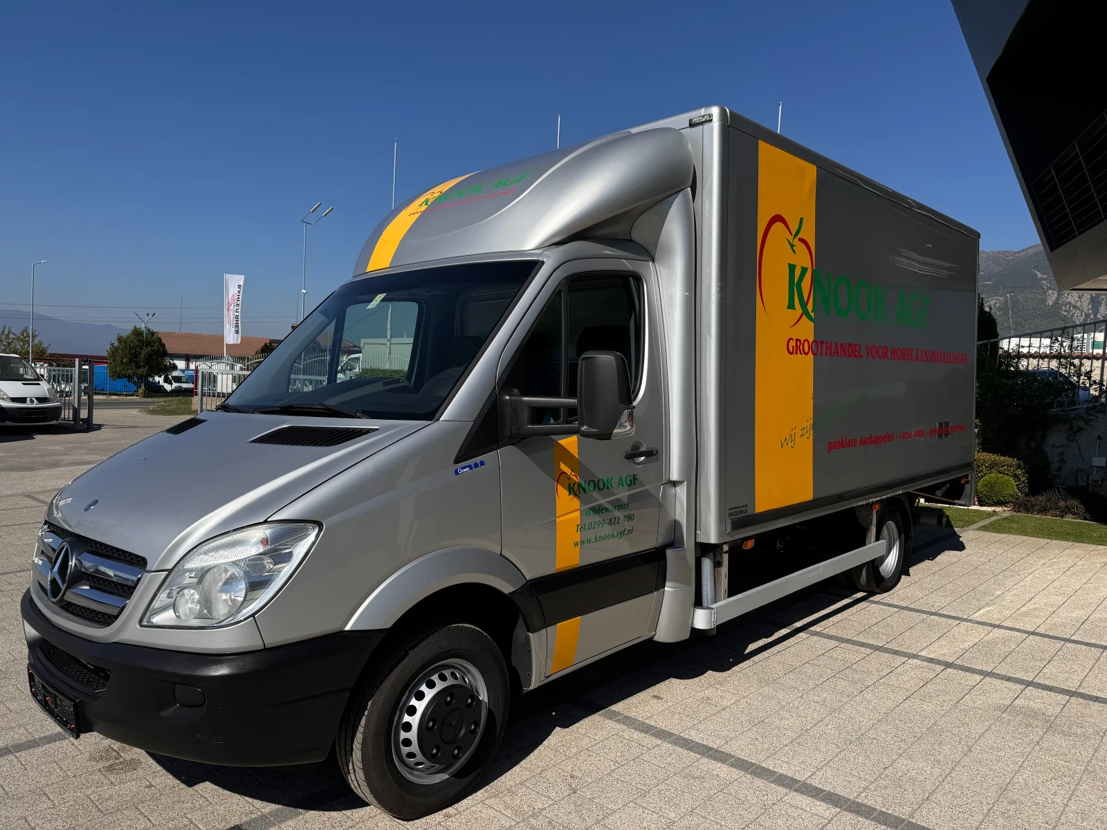 Mercedes-Benz Sprinter 513CDI Хладилен до 3.5т. 4.30м. Падащ борд Клима  - изображение 3