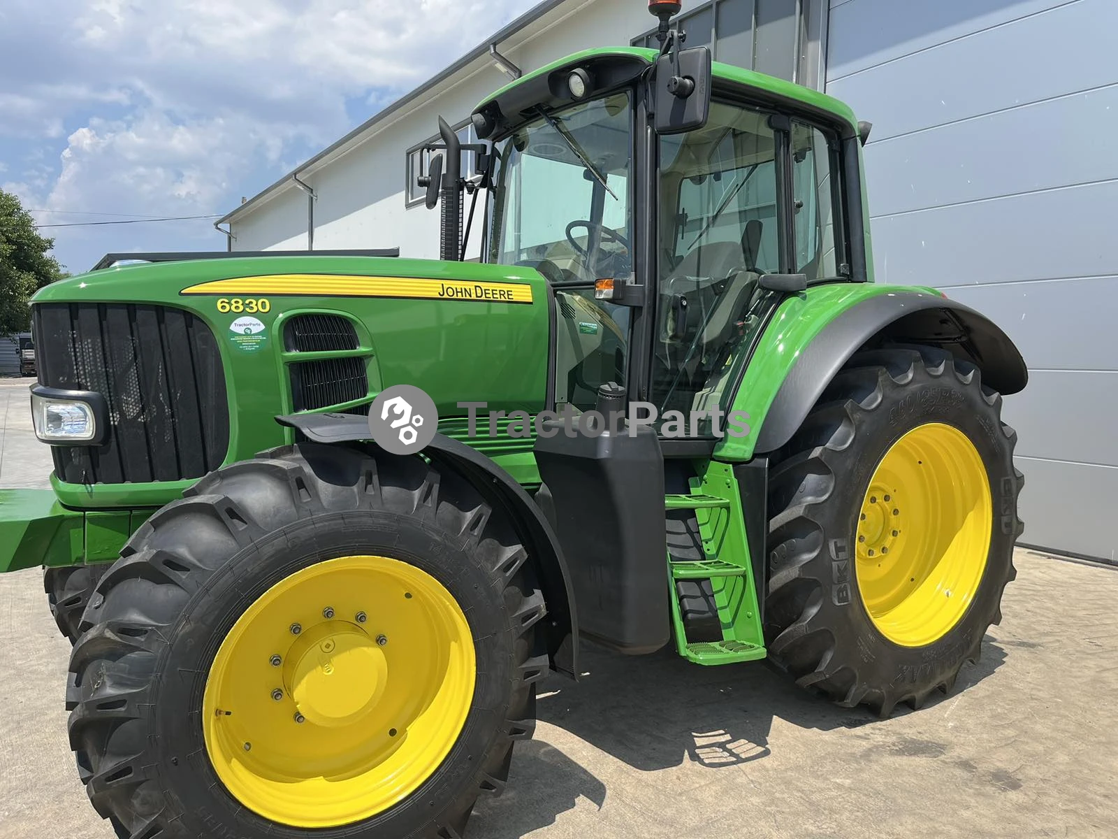 Трактор John Deere 6830 - изображение 2