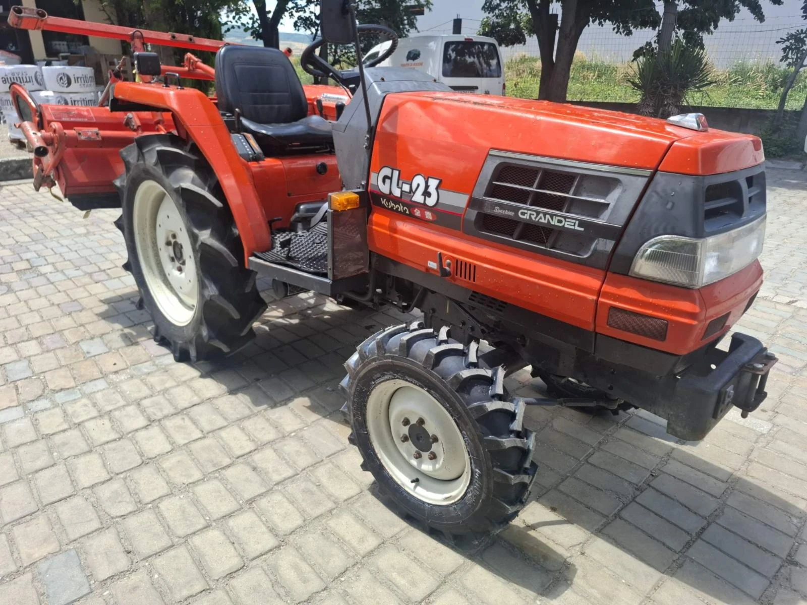 Трактор Kubota GL 23 Топ състояние ! Нови гуми, нови ножове!, снимка 2 - Селскостопанска техника - 55277985