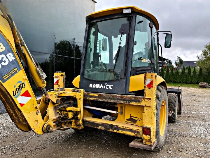 Багер Komatsu  WB93R-5, снимка 3 - Индустриална техника - 48690793