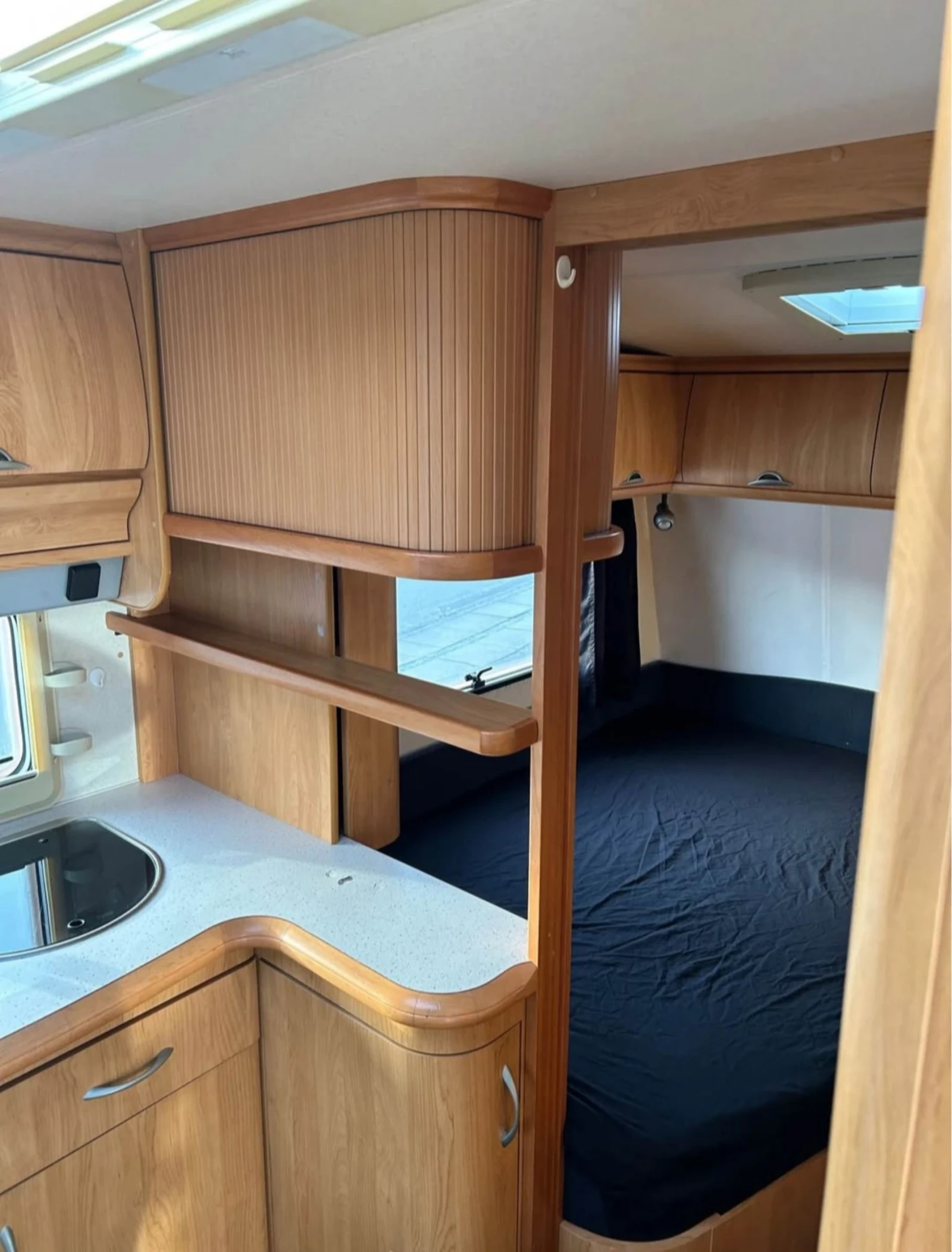 Каравана Hobby Excellent easy, снимка 8 - Каравани и кемпери - 53991330