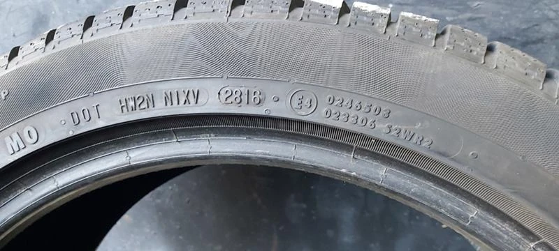 Гуми Зимни 255/40R18, снимка 9 - Гуми и джанти - 35125488