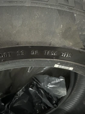 Гуми Зимни 235/55R19, снимка 2 - Гуми и джанти - 52956064