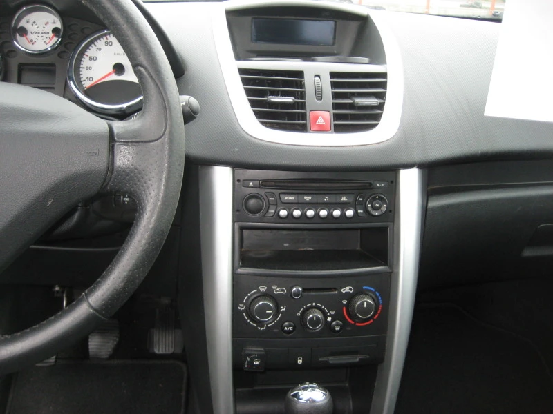 Peugeot 207 1.4vti GAZ, снимка 11 - Автомобили и джипове - 48084585