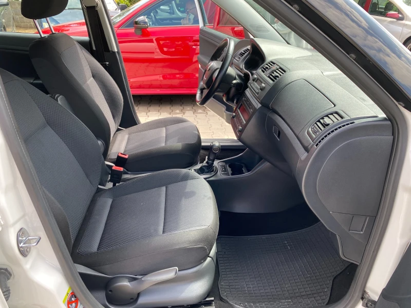 Skoda Fabia 62000км Автоматик, снимка 10 - Автомобили и джипове - 51484613