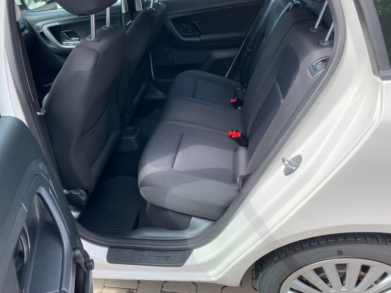 Skoda Fabia 62000км Автоматик, снимка 9 - Автомобили и джипове - 51484613