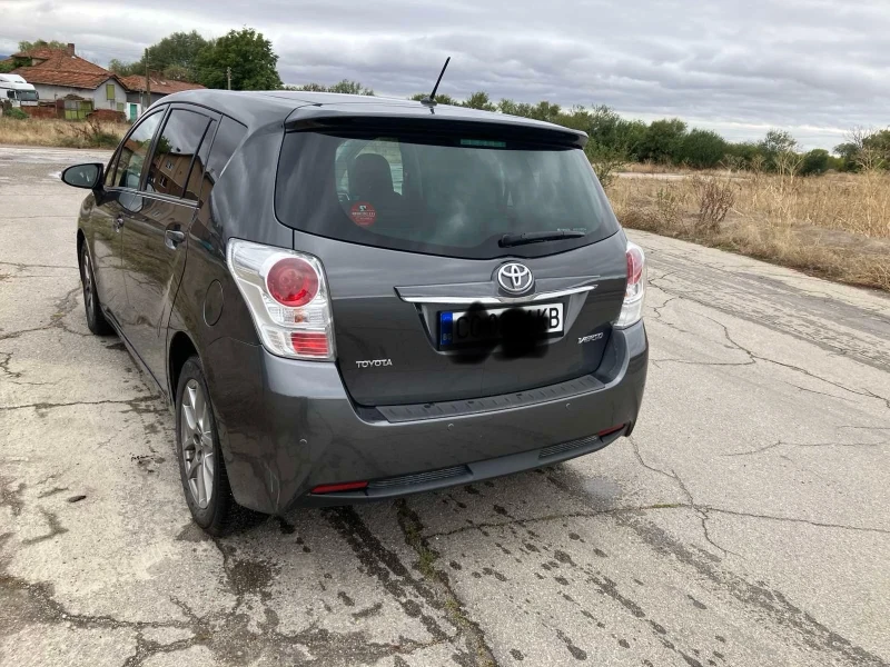 Toyota Verso, снимка 8 - Автомобили и джипове - 52338577