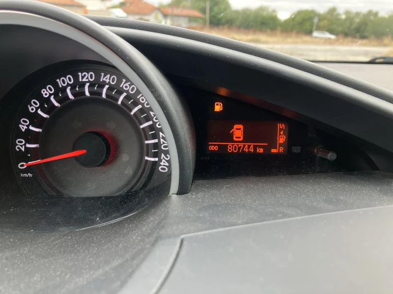 Toyota Verso, снимка 4 - Автомобили и джипове - 52338577