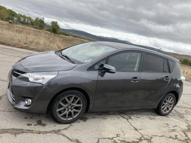 Toyota Verso, снимка 9 - Автомобили и джипове - 52338577