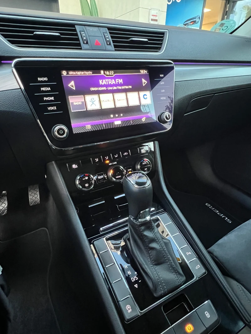 Skoda Superb 2.0 TDI EDITION PANORAMA ALCANTARA, снимка 13 - Автомобили и джипове - 52659354