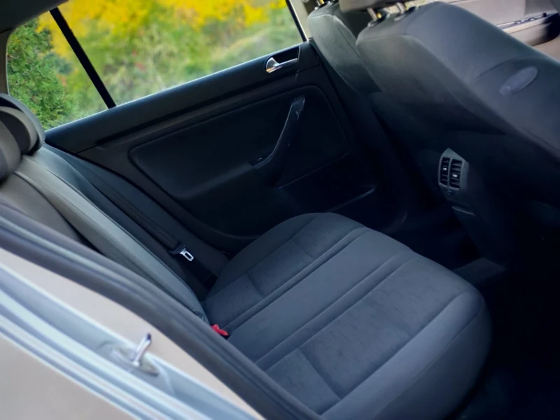 VW Golf 1.6, снимка 12 - Автомобили и джипове - 52140072