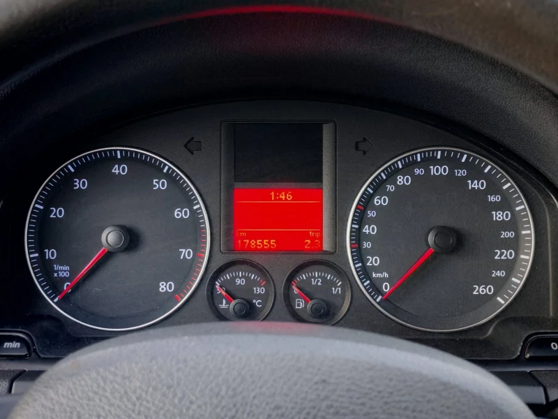 VW Golf 1.6, снимка 11 - Автомобили и джипове - 52140072