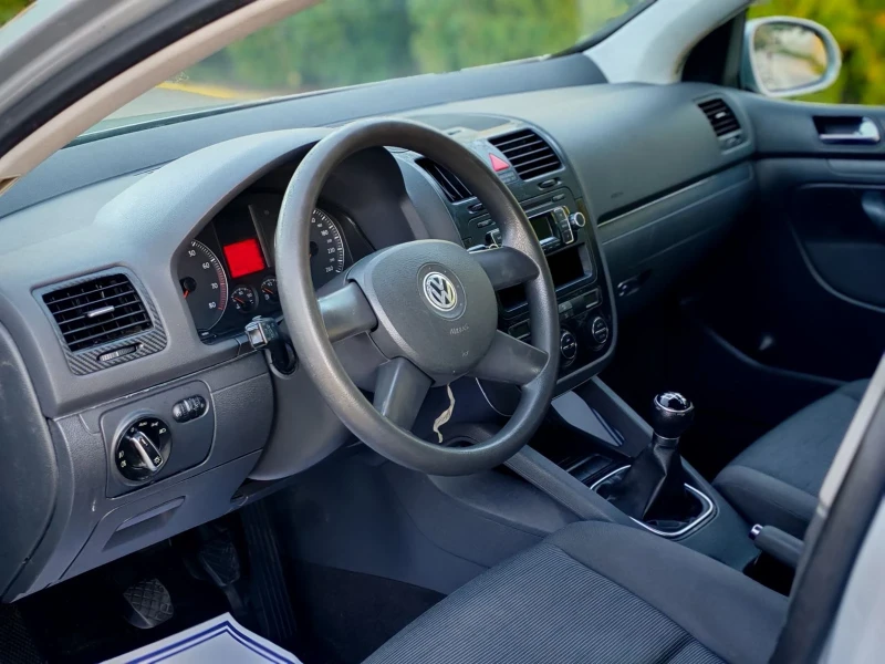 VW Golf 1.6, снимка 16 - Автомобили и джипове - 52140072