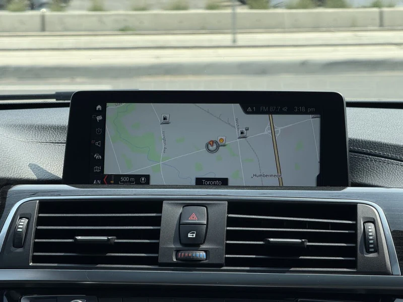 BMW 330 * М-Package* * HeadUp* AвтоКредит* (ЦЕНА ДО БГ), снимка 11 - Автомобили и джипове - 53433824