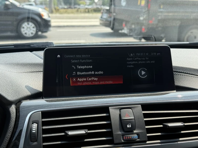 BMW 330 * М-Package* * HeadUp* AвтоКредит* (ЦЕНА ДО БГ), снимка 17 - Автомобили и джипове - 53433824