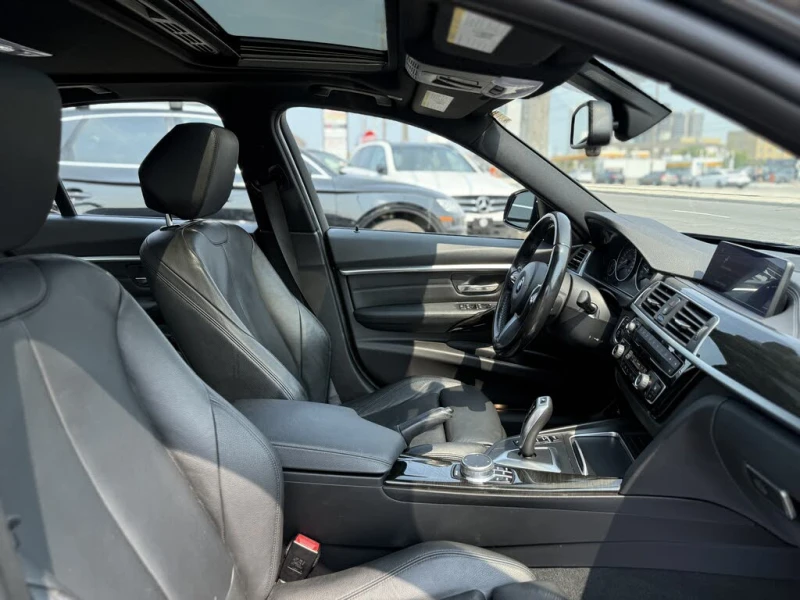 BMW 330 * М-Package* * HeadUp* AвтоКредит* (ЦЕНА ДО БГ), снимка 15 - Автомобили и джипове - 53433824