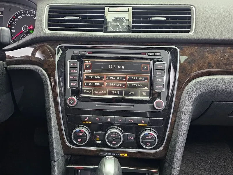 VW Passat 2.0 TDI, снимка 14 - Автомобили и джипове - 54298602