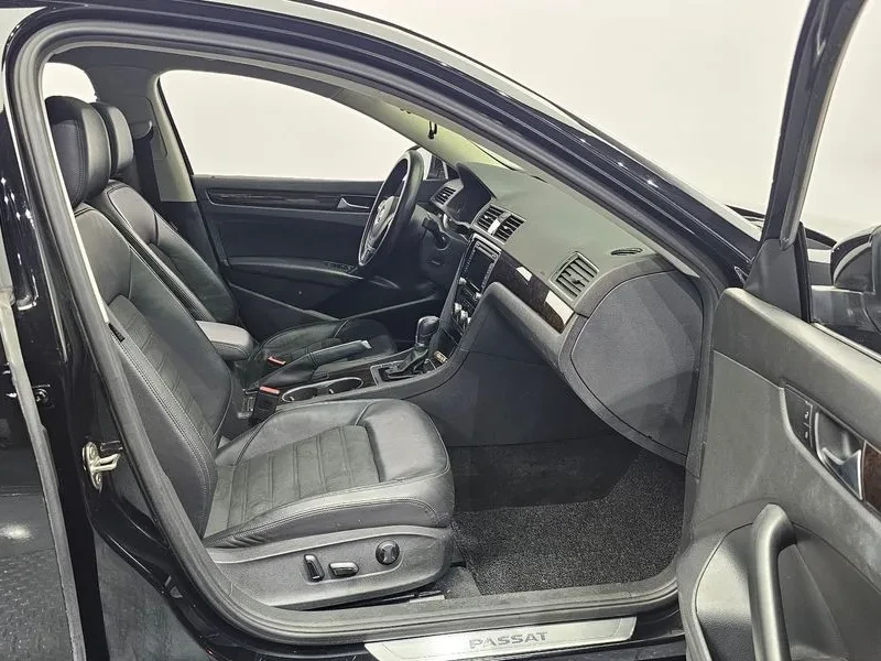 VW Passat 2.0 TDI, снимка 11 - Автомобили и джипове - 54298602