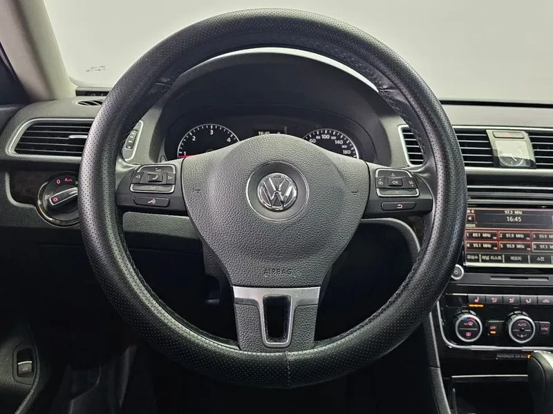 VW Passat 2.0 TDI, снимка 13 - Автомобили и джипове - 54298602