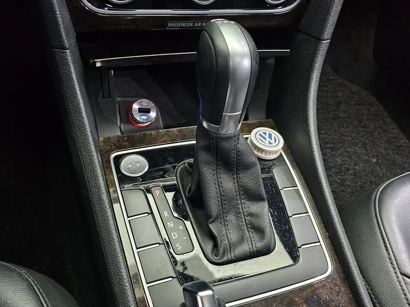 VW Passat 2.0 TDI, снимка 9 - Автомобили и джипове - 54298602