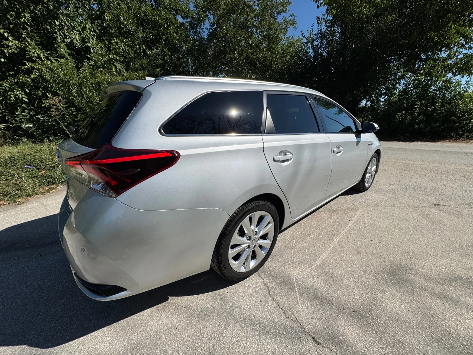 Toyota Auris 1.8Hybrid.112х.км!BI-LED.NAVI.KeylessGO.2-КлючаНов - изображение 5