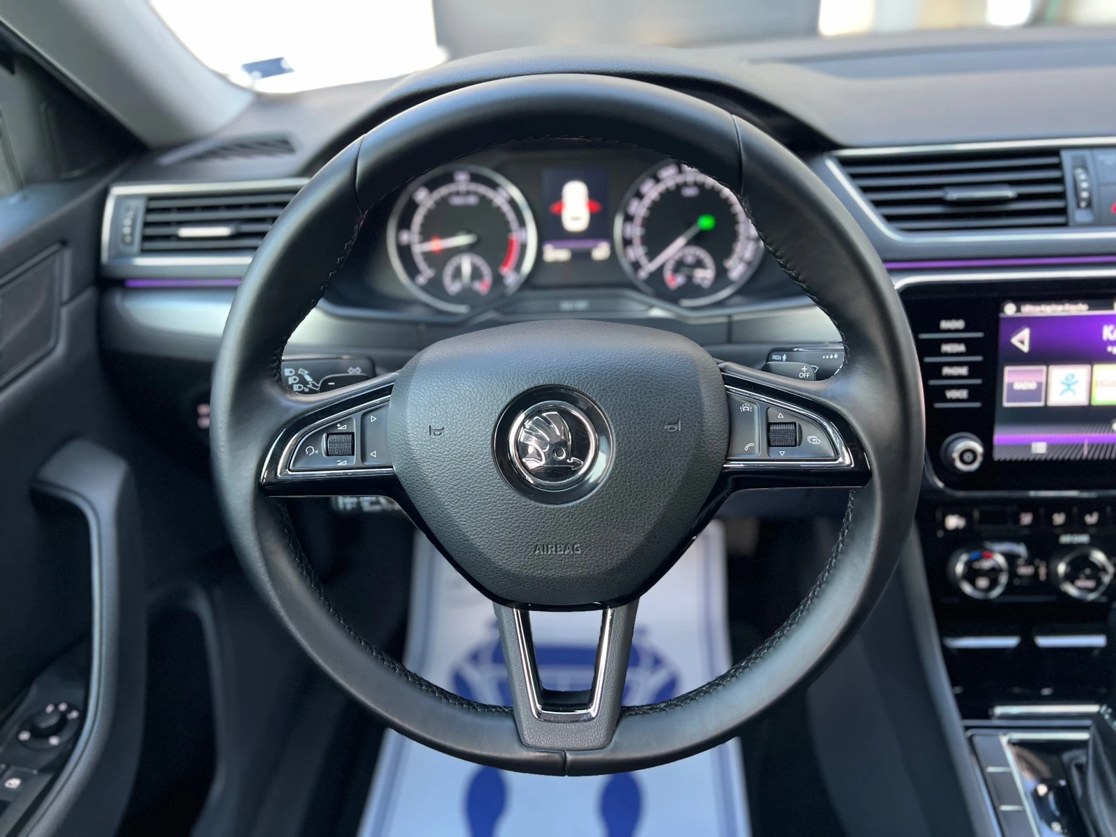 Skoda Superb 2.0 TDI EDITION * СЕРВИЗНА ИСТОРИЯ* , снимка 11 - Автомобили и джипове - 53823100