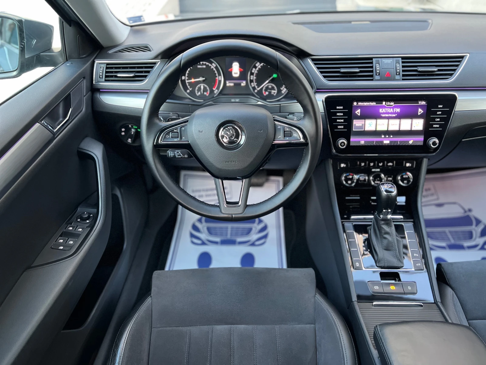 Skoda Superb 2.0 TDI EDITION * СЕРВИЗНА ИСТОРИЯ* , снимка 10 - Автомобили и джипове - 53823100