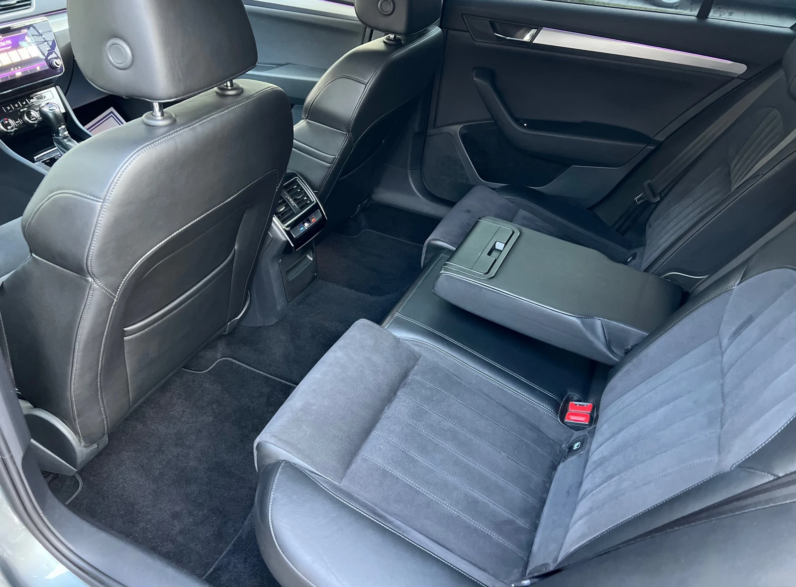 Skoda Superb 2.0 TDI EDITION * СЕРВИЗНА ИСТОРИЯ* , снимка 12 - Автомобили и джипове - 53823100