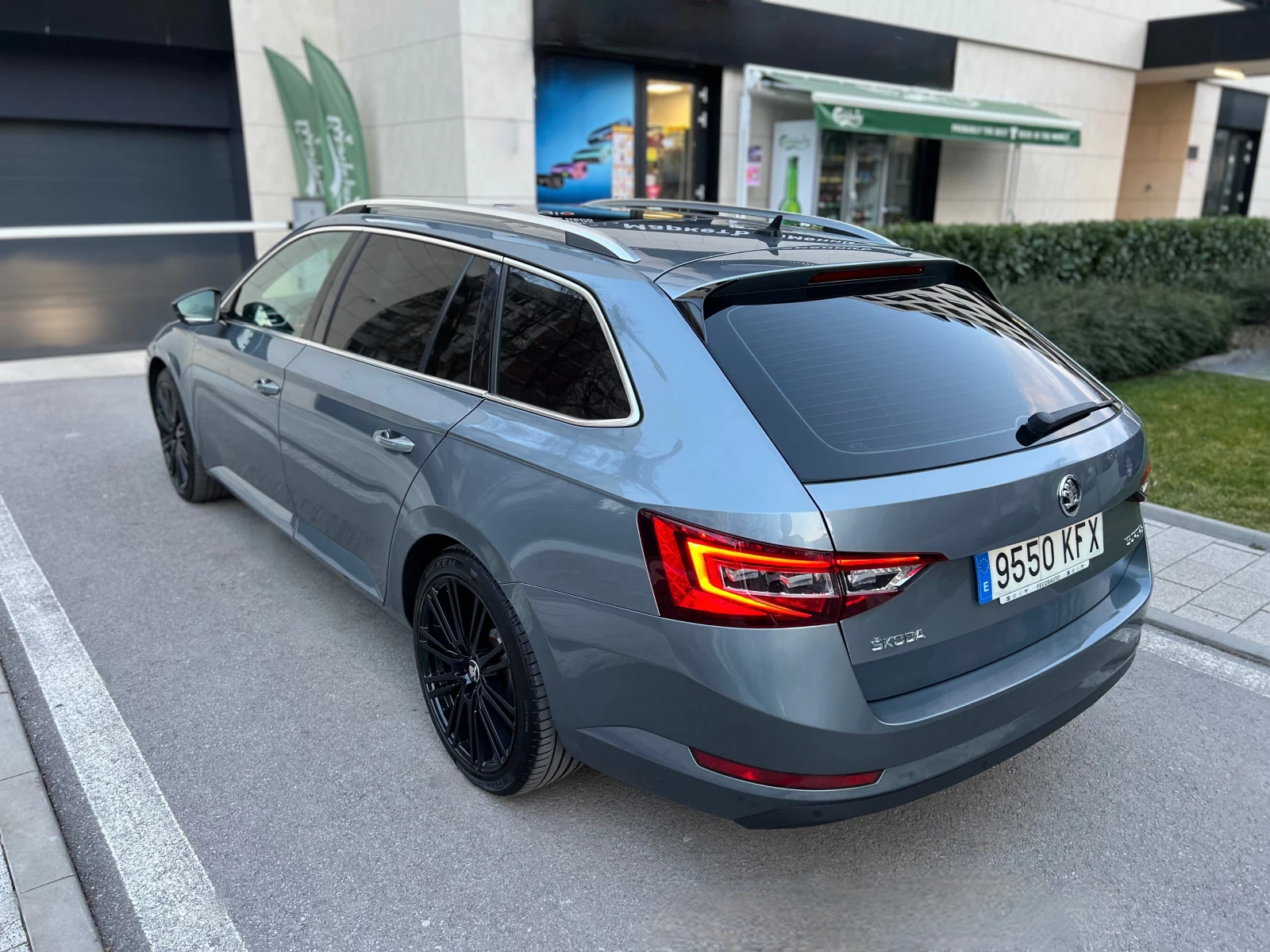 Skoda Superb 2.0 TDI EDITION * СЕРВИЗНА ИСТОРИЯ* , снимка 6 - Автомобили и джипове - 53823100