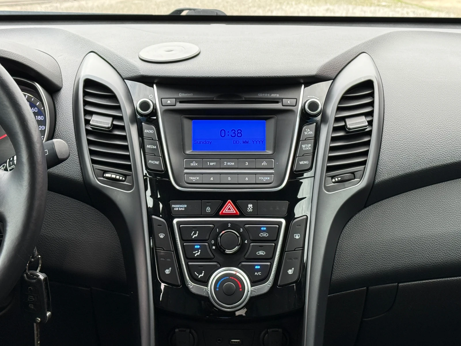 Hyundai I30 1.6CRDi, LED, * 118 000км* KTEO, COC, Full Extra!  - изображение 10